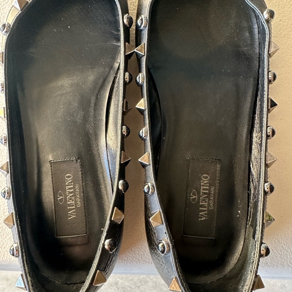 Pre Loved Valentino Garavani Rockstud Shoes. Flats View 2
